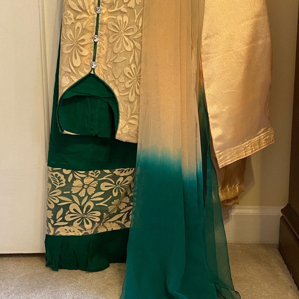 Indian outfit: Three piece Salvar - Kameez